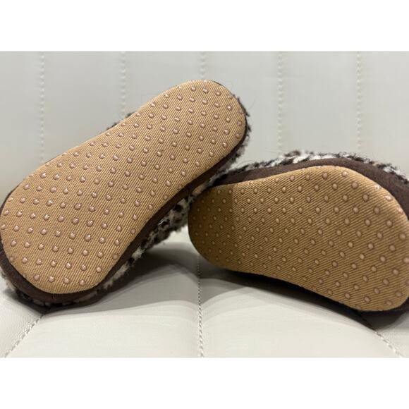 5/$20 Cheetah Slipper Boots - Old Navy - 6-12mo - Picture 4 of 4